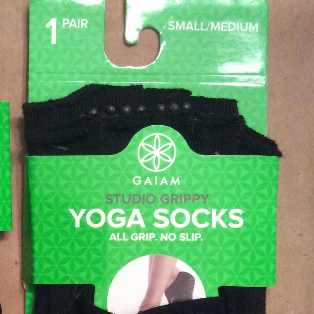 GAIAM Grippy Yoga Studio Socks NWT Black-1 Pair - Picture 3 of 3